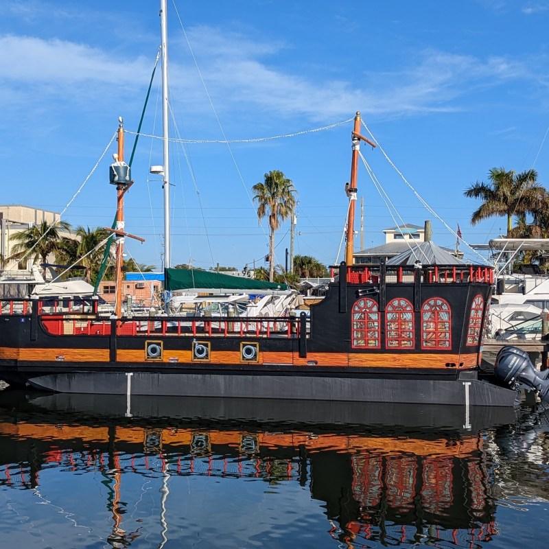 a small boat in a harbor